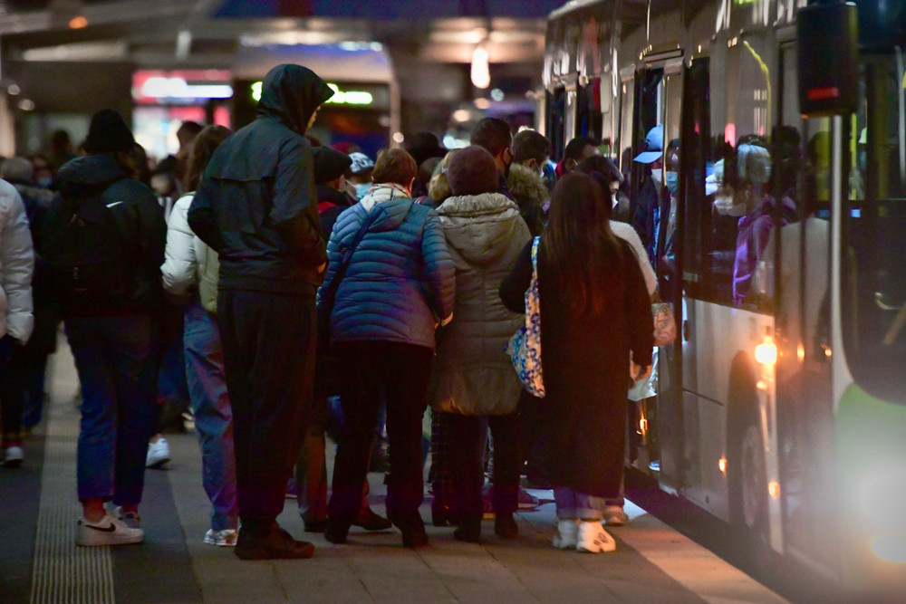 Editorial / Auch wer mitten in der Nacht unterwegs ist, muss vom öffentlichen Verkehr profitieren dürfen