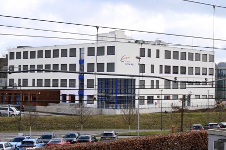 Privates Gymnasium für Differdingen / Neues, provisorisches Gebäude des Lycée privé Emile Metz eröffnet
