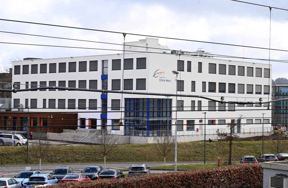 Privates Gymnasium für Differdingen / Neues, provisorisches Gebäude des Lycée privé Emile Metz eröffnet