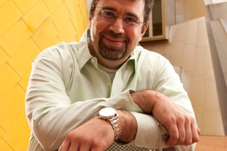 Daron Acemoglu ist Wirtschaftsnobelpreistr&auml;ger des Jahres 2024, Institute Professor f&uuml;r Wirtschaftswissenschaften am MIT und Verfasser des (gemeinsam mit Simon Johnson verfassten) Buchs &bdquo;Macht und Fortschritt: Unser 1.000-j&auml;hriges Ringen um Technologie und Wohlstand&ldquo; (Campus Verlag, 2023).