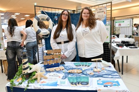 Belle Etoile / Bienentränken und „Buppekichelcher“: 110 Mini-Unternehmen stellen ihre Produkte vor