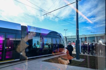 Testbericht / Von der Stadt zum Flughafen: Die Tram fährt nun auch zum Findel