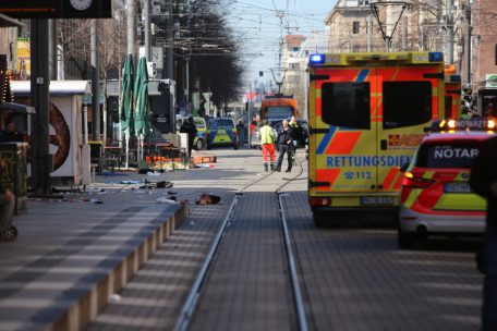 Mannheim / Mann aus Rheinland-Pfalz fährt in Menschenmenge – Zwei Tote