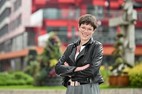 Line Wies représente „déi Lénk“ au sein de la plateforme JIF depuis 2018. Son combat féministe s’est nourri d’expériences personnelles et de ses études de sociologie sur le genre, la politique et les sexualités. Elle a été conseillère communale pour „déi Lénk“ à Esch-sur-Alzette de 2017 à 2023.