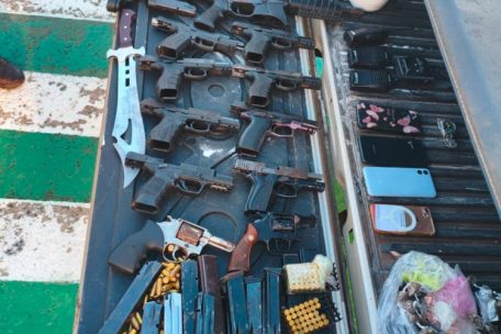 Ein kleines Waffenarsenal von Drogenhändlern aus Bahia