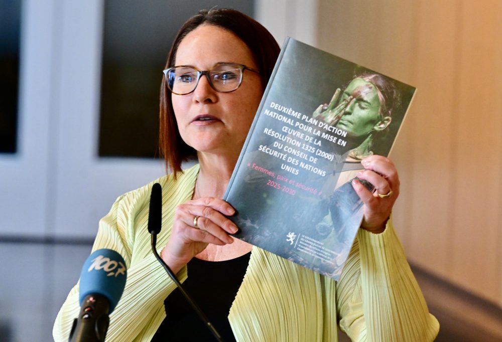 Nationaler Aktionsplan / Verteidigungsministerin Backes will mehr Frauen in der Armee