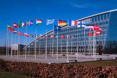 Forum / Armand Clesse über die Chimäre der amerikanischen Nukleargarantie für Europa