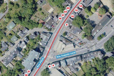 Wenigstens 14 Gebäude – deren Hausnummern rot gekennzeichnet sind – stehen in der Umgegend von der „Eecher Plaz“ leer