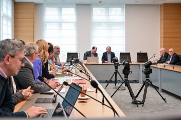 Spezialkommission / Der Teufel steckt im Detail: Abgeordnete heben Passivität des Bistums in der Caritas-Krise hervor