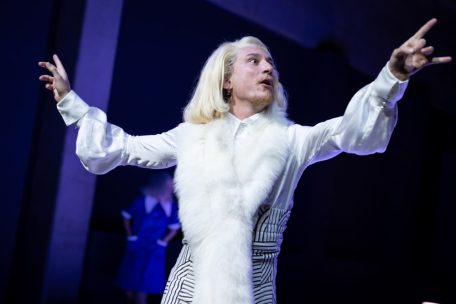 François Camus als Madame