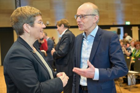 Gesundheitsministerin Martine Deprez mit Premier Luc Frieden vor einem Jahr beim CSV-Kongress