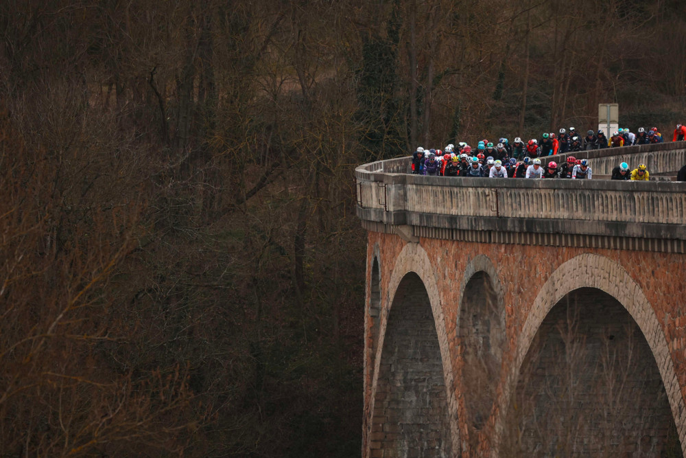 Radsport / Paris-Nice: Vingegaard stürzt und verliert Gesamtführung