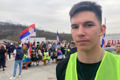 &bdquo;Wir wollen diesen Staat ver&auml;ndern&ldquo;: der Bauwirtschaftsstudent&nbsp;Vukasin Gajovic auf dem Sternmarsch nach Belgrad im serbischen Dorf Brdjani