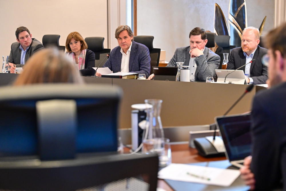 Hesperingen / Politisches Pingpong-Match ohne Gewinner: Gemeinderat diskutiert knapp zwei Stunden über Betrugsaffäre