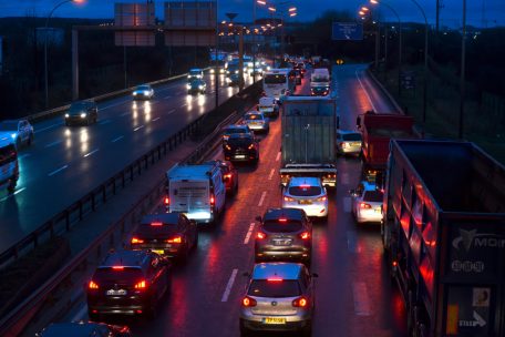 Immer mehr Zeit im Stau / LSAP fordert besseren Nahverkehr im Luxemburger Süden