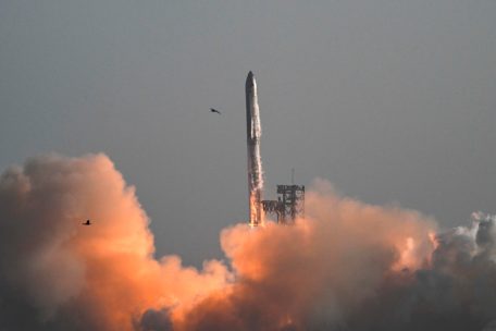 Raumfahrt / Trotz Problemen mit Rakete: Elon Musk kündigt Mars-Flug für Ende 2026 an