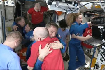 Raumfahrt / Rückhol-Mission für gestrandete Astronauten bei ISS angekommen