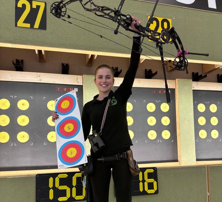 Bogenschießen / Mariya Klein-Shkolna stellt einen doppelten Landesrekord auf