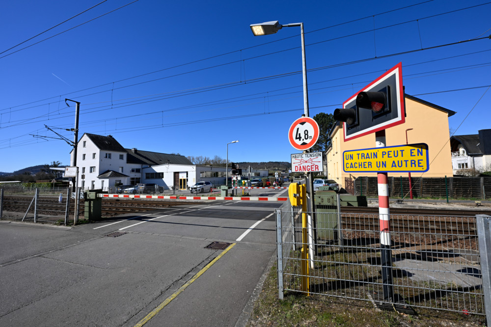 „Einfach nur lästig“ / Bahnübergang in Lorentzweiler: Wenn die Anwohner in der eigenen Straße eingesperrt sind
