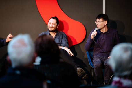 Ian De Toffoli (g.) et Florent Toniello (d.) lors d&rsquo;un &eacute;v&eacute;nement dans le cadre de la Foire du livre &agrave; Bruxelles