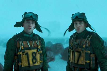 Kino / Darum fehlt es „Mickey 17“ mit Robert Pattinson im Doppelpack an Biss
