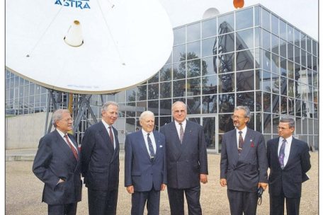 Paul Zimmer (ganz rechts) bei einem Besuch vom deutschen Bundeskanzler Helmut Kohl (M.) in Betzdorf