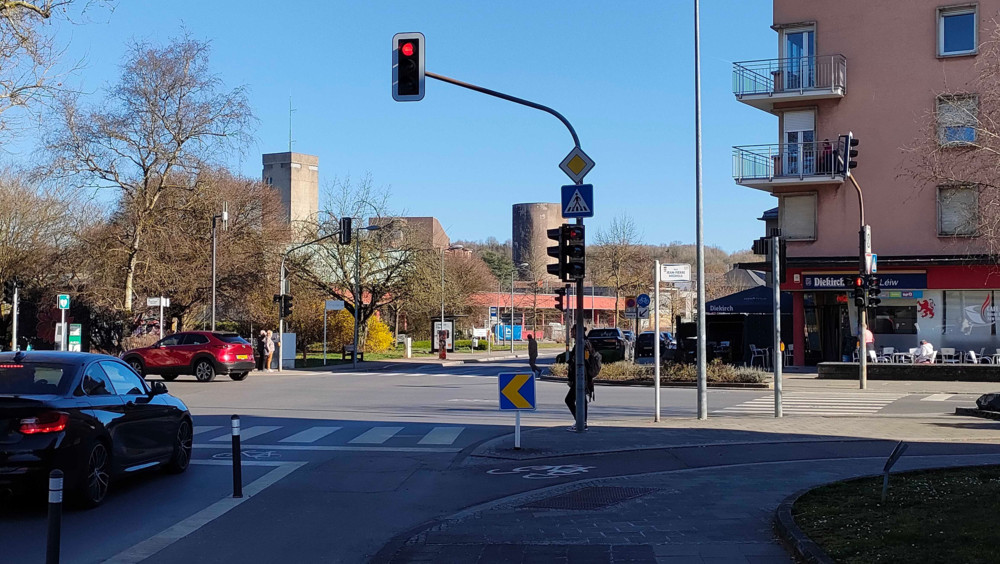 Esch / Sie ist wieder da: Nun regelt die Ampel an der Place de la Paix den Verkehr
