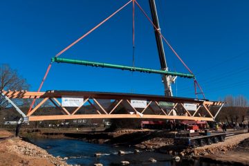 Alzette / Meilenstein für Renaturierung: Neue Brücke in Steinsel installiert