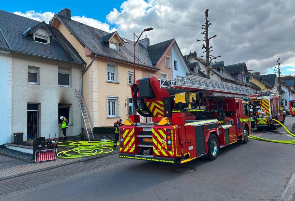 Schifflingen / Feuerwehr löscht Brand in Einfamilienhaus