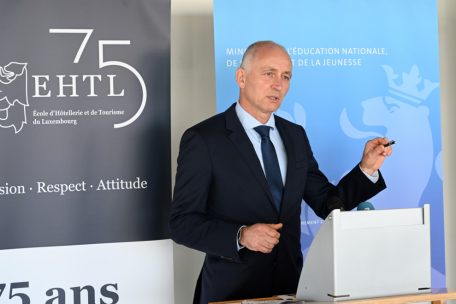 Direktor Michel Lanners präsentiert die Pläne für die EHTL