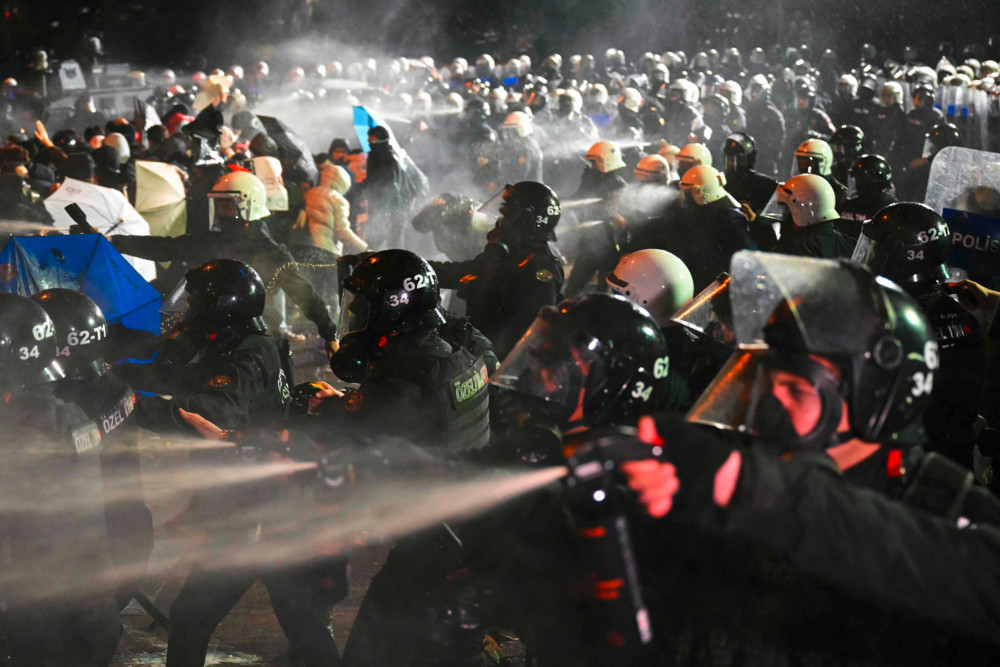 Türkei / Die heftigsten Protesten seit gut zehn Jahren: Regierung nimmt mehr als tausend Menschen fest