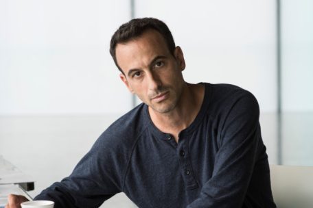 Interview mit Choreograf Hofesh Shechter / „Ich glaube daran, dass die Kraft des Tanzes in der Erfahrung liegt“