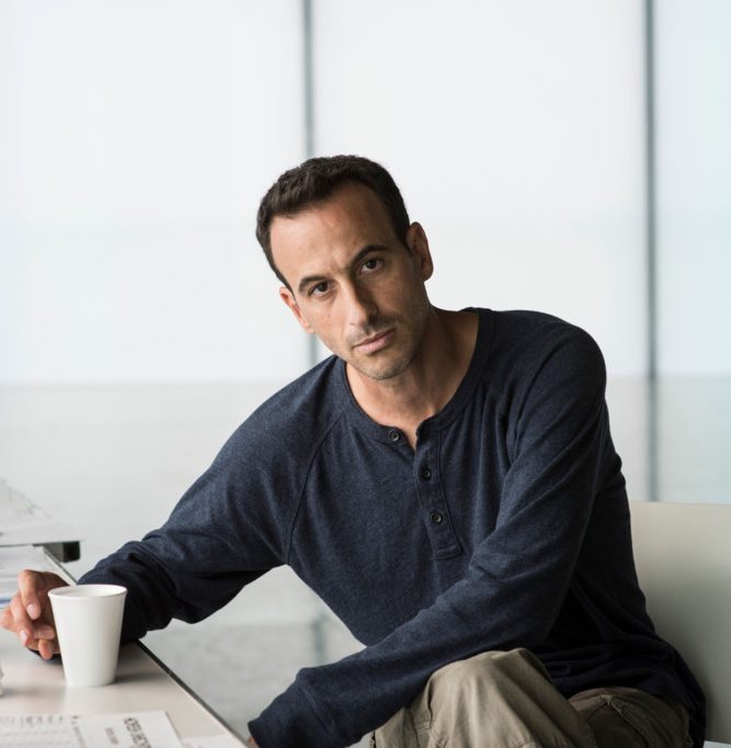 Interview mit Choreograf Hofesh Shechter / „Ich glaube daran, dass die Kraft des Tanzes in der Erfahrung liegt“