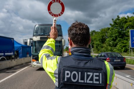 Grenzkontrollen / Pendler sauer: Bundespolizei kontrolliert auch Luxemburger Linienbusse – „20 bis 30 Minuten“ Verzögerung