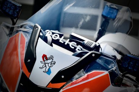 Kirchberg / Zwei Polizisten wurden bei einem Motorradunfall während des Staatsbesuchs leicht verletzt