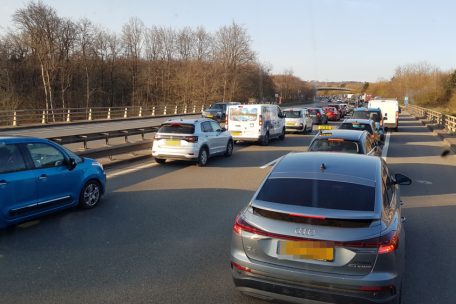 Richtung Trier / Zwei Spuren nach Unfall gesperrt: Auf der A1 geht es nur noch über Pannenspur weiter