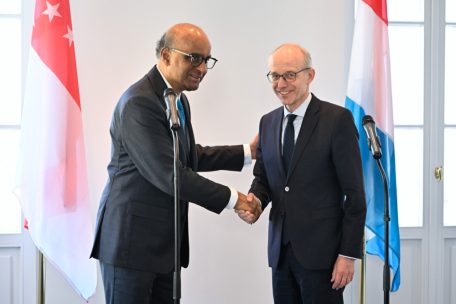 Der singapurische Präsident und der luxemburgische Premier sind sichtlich froh über die weitere Zusammenarbeit