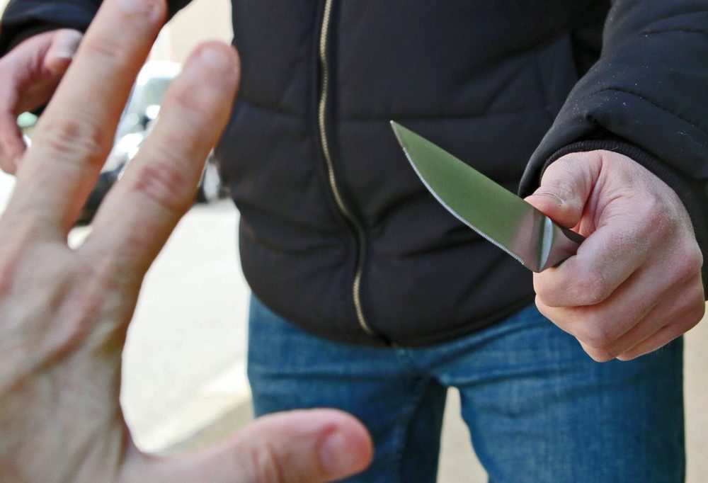 Zwei Verletzte / Zwei Betrunkene streiten sich in Oberpallen – dann zieht einer ein Messer