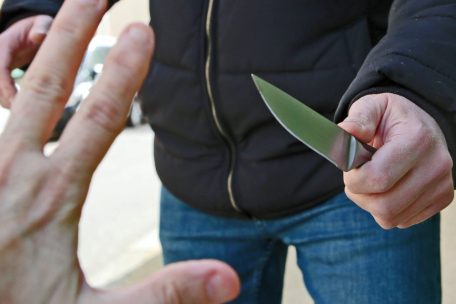 Zwei Verletzte / Zwei Betrunkene streiten sich in Oberpallen – dann zieht einer ein Messer