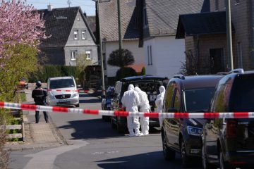 Deutschland / Drei Tote in einer Wohnung im Westerwald gefunden – Polizei sperrt Ort ab