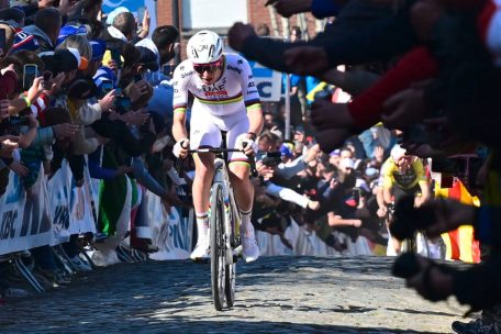 Radsport / Pogacars „große Show“: Weltmeister feiert Revanche in Flandern