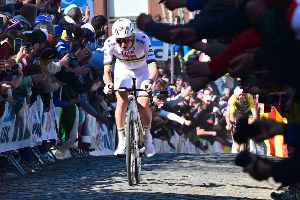 Radsport / Pogacars „große Show“: Weltmeister feiert Revanche in Flandern