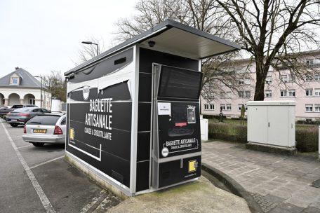 Seit fast zwei Jahren außer Betrieb: der Brotautomat in Lallingen