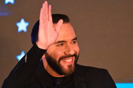 Vorbild Nayib Bukele, El Salvadors „cooler Diktator“, am 19. März