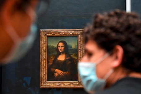 Eins von Da Vincis ber&uuml;hmtesten Werken: die &bdquo;Mona Lisa&ldquo; im &bdquo;Louvre&ldquo; in Paris