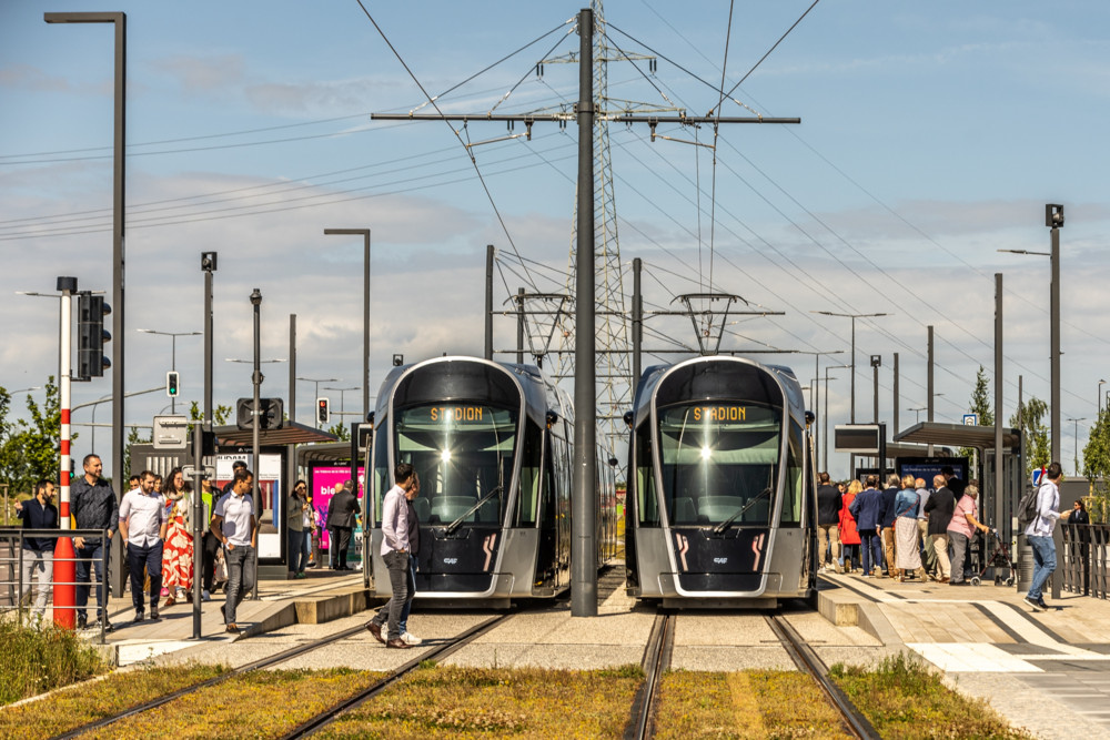 Cloche d’Or / Tram entgleist nach Zusammenstoß mit Bus
