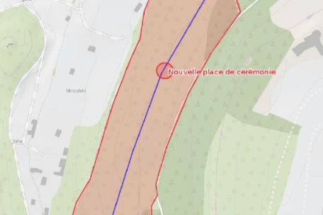 Vier Hektar groß ist der Escher Waldfriedhof. Nun bekommt er einen Holzpavillon (roter Kreis Mitte) und einen neuen, befestigten Weg (blau)