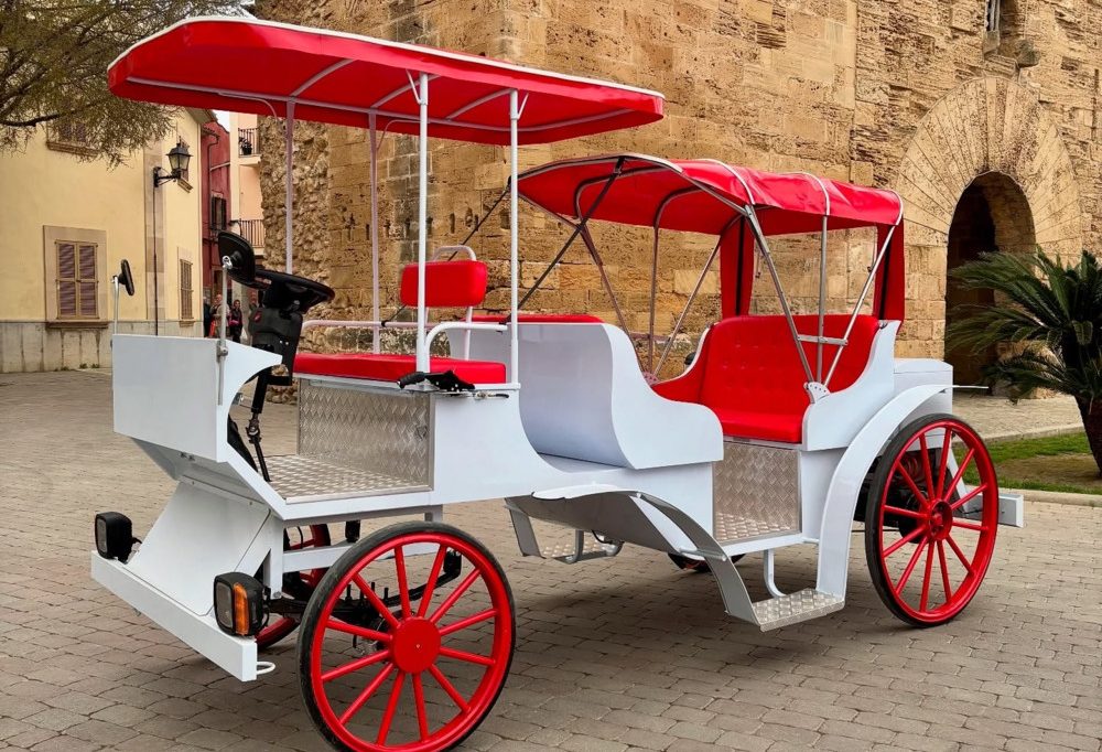 Spanien / Adios Pferdewagen: Im Urlaubsort Alcúdia dürfen ab Ostern nur noch Elektrokutschen fahren