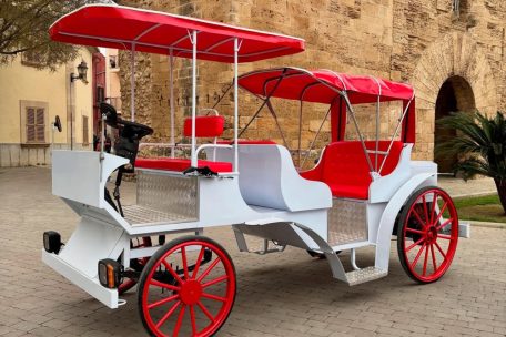 Spanien / Adios Pferdewagen: Im Urlaubsort Alcúdia dürfen ab Ostern nur noch Elektrokutschen fahren