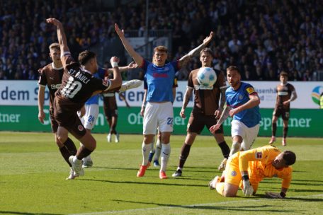 Fußball / Luxemburger im Ausland: Sinani schießt Pauli ins Glück